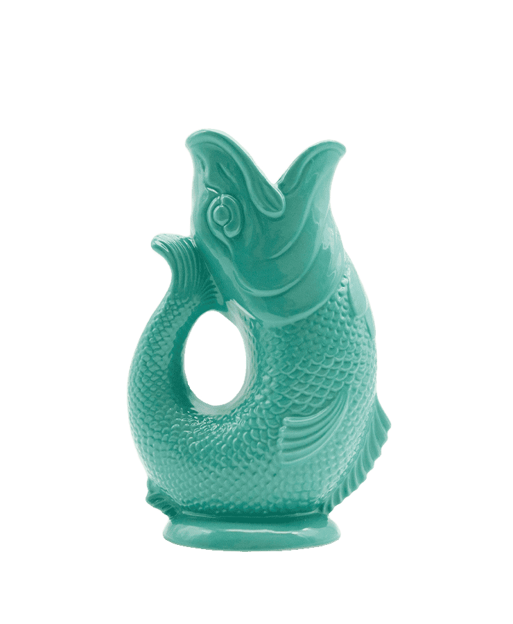 Die Gluckigluck Karaffe Large Sea Green von Gluckigluck ist ein fischförmiger Keramikkrug mit detaillierten Schuppen, Flossen und einer offenen Öffnung – perfekt als Karaffe oder Vase.